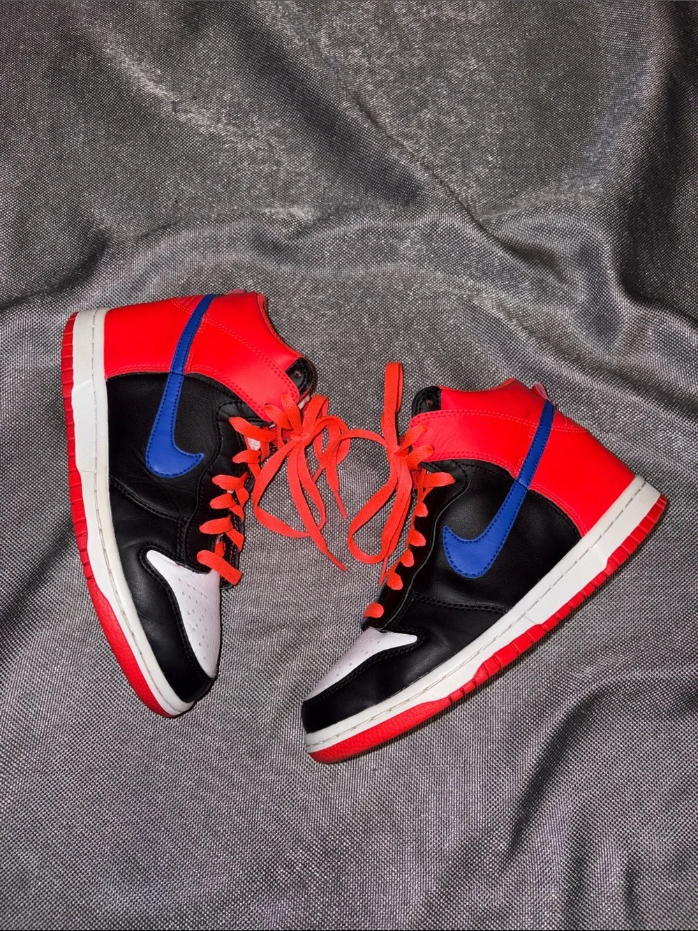 Nike Dunks High Knicks size 4.5Y
